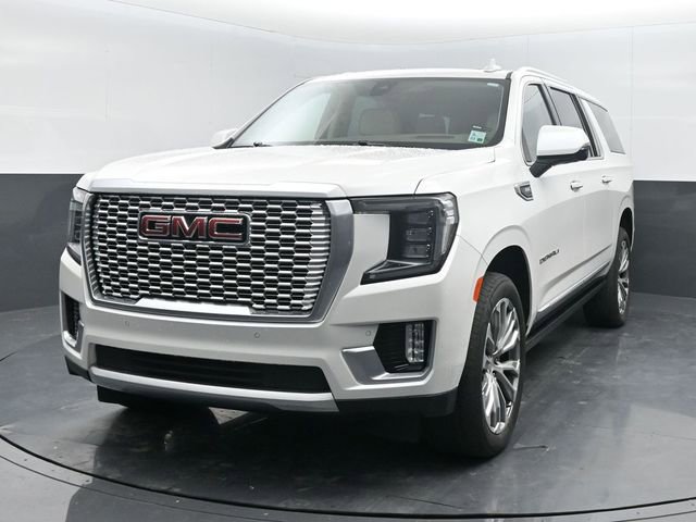 Used 2021 GMC Yukon XL Denali w/ Denali Premium Package image 3