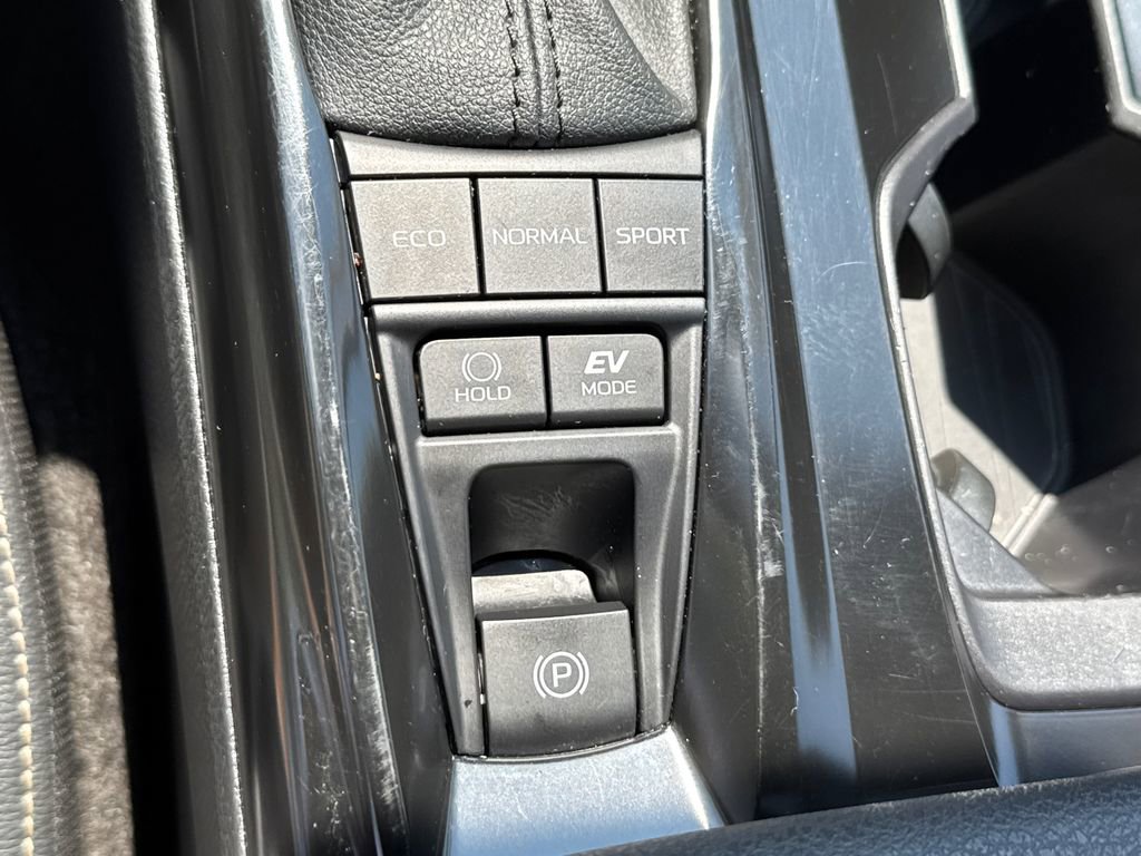 Used 2025 Toyota Camry SE image 32