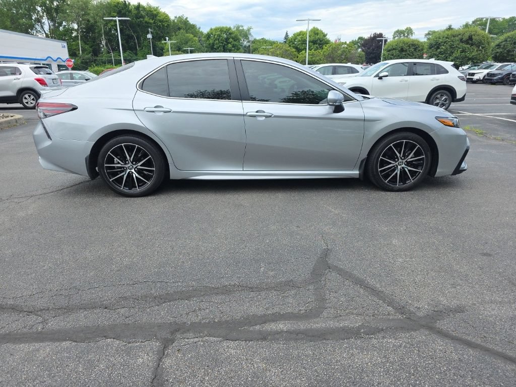 Used 2024 Toyota Camry SE FWD image 9