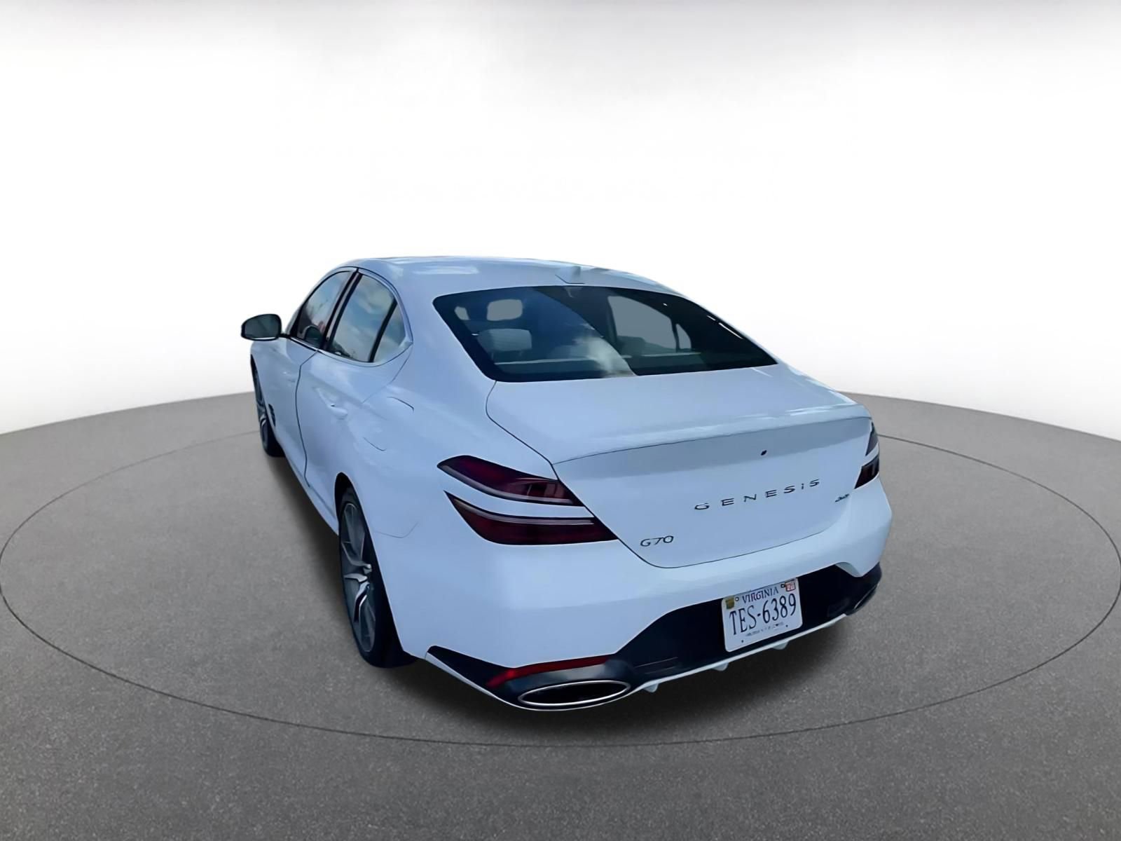Used 2025 Genesis G70 2.5T image 11