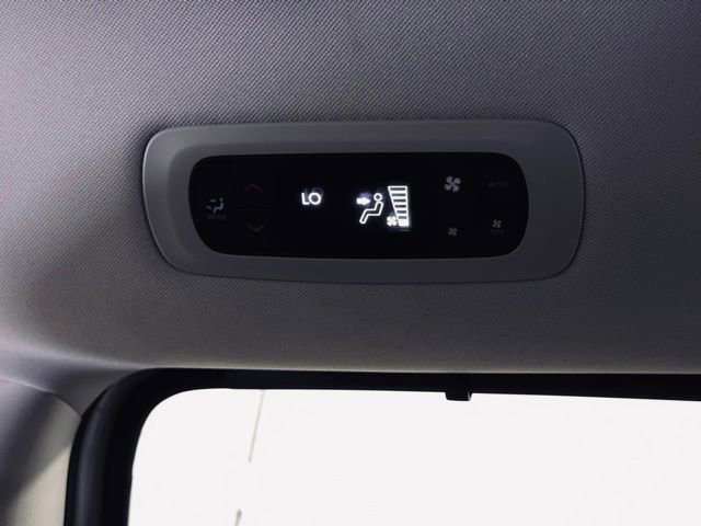 Certified 2024 Chrysler Pacifica Touring-L image 25