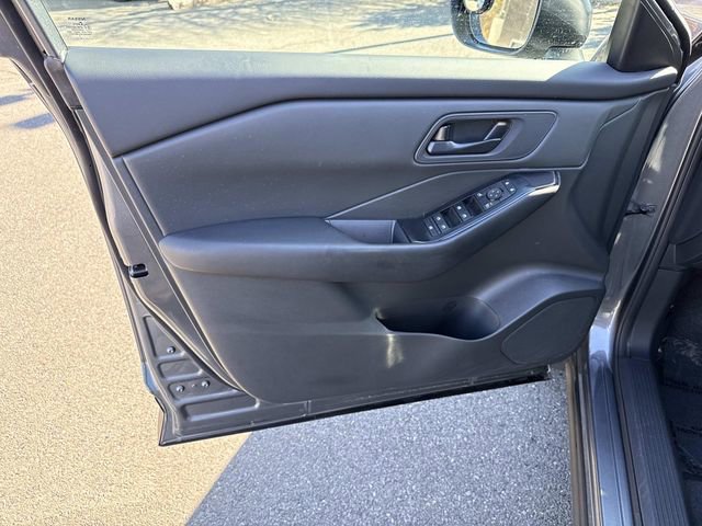 Used 2025 Nissan Rogue S image 13