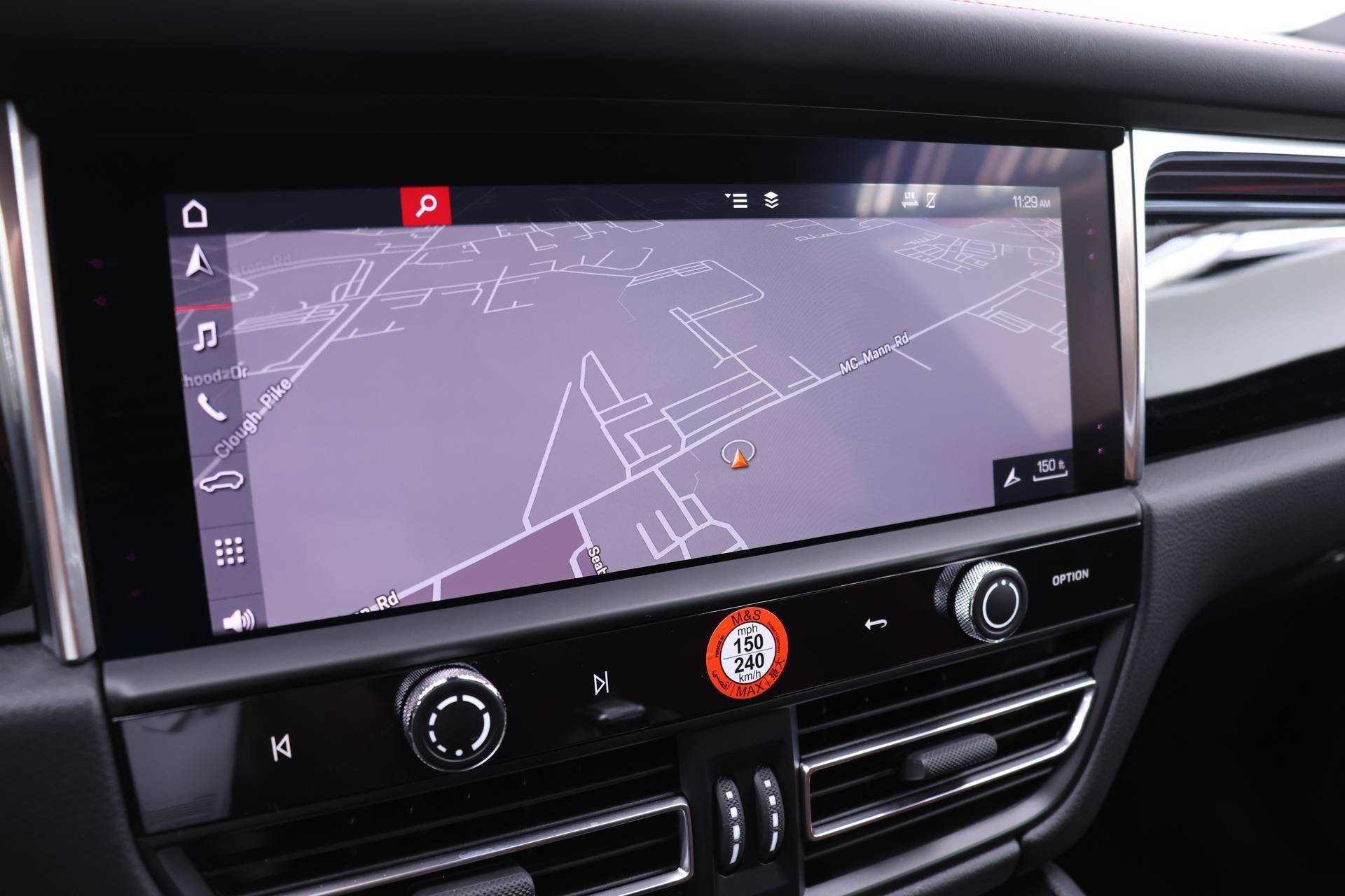 Used 2025 Porsche Macan image 13