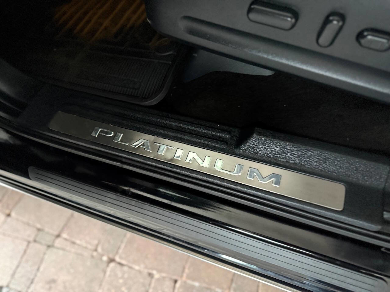 Used 2016 Ford Expedition Platinum image 27