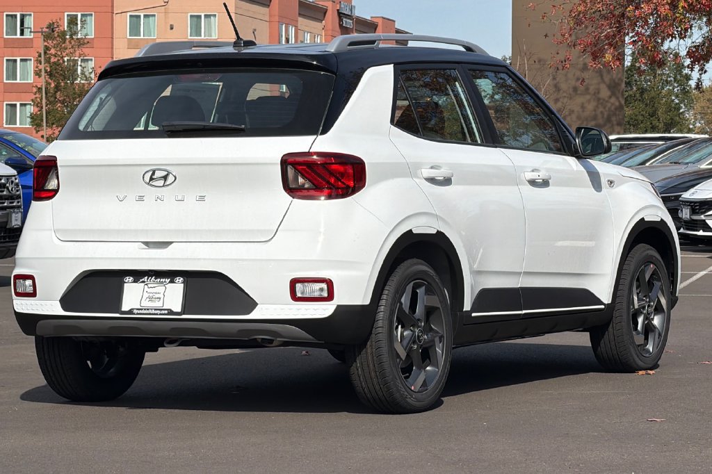 New 2026 Hyundai Venue SEL FWD image 4