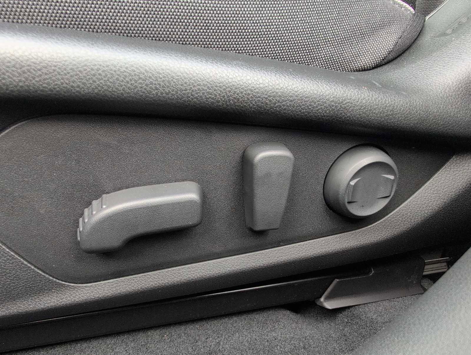 Used 2025 Subaru Crosstrek 2.0i Premium image 17