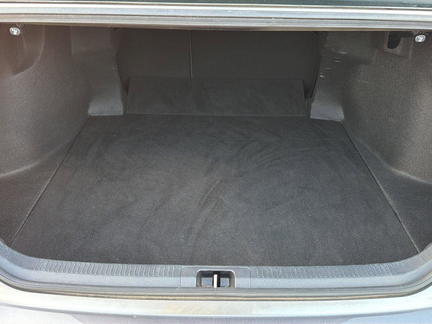 Used 2022 Toyota Camry LE FWD image 32