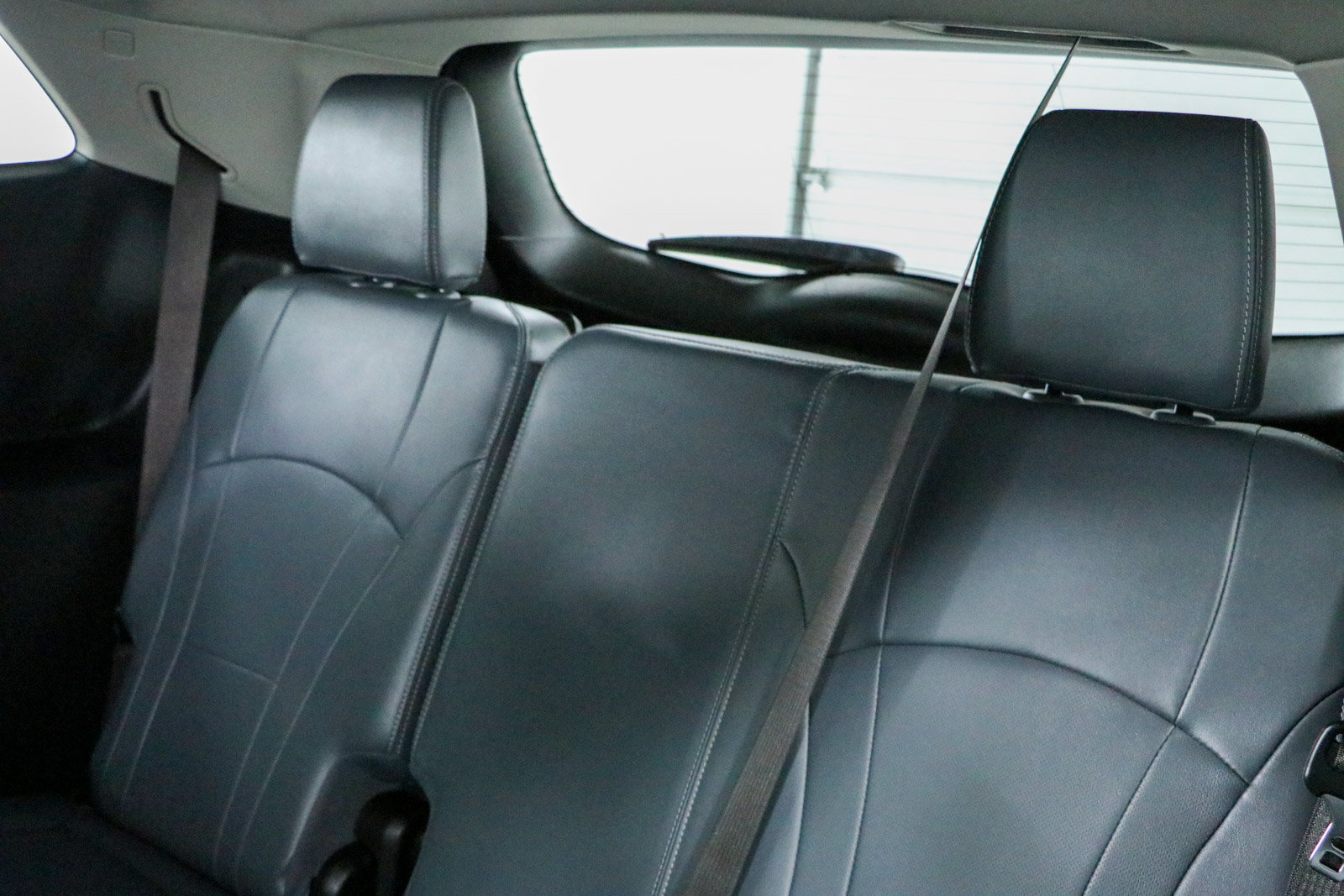 Used 2020 Buick Enclave Premium w/ Sun and Sites Package FWD image 27