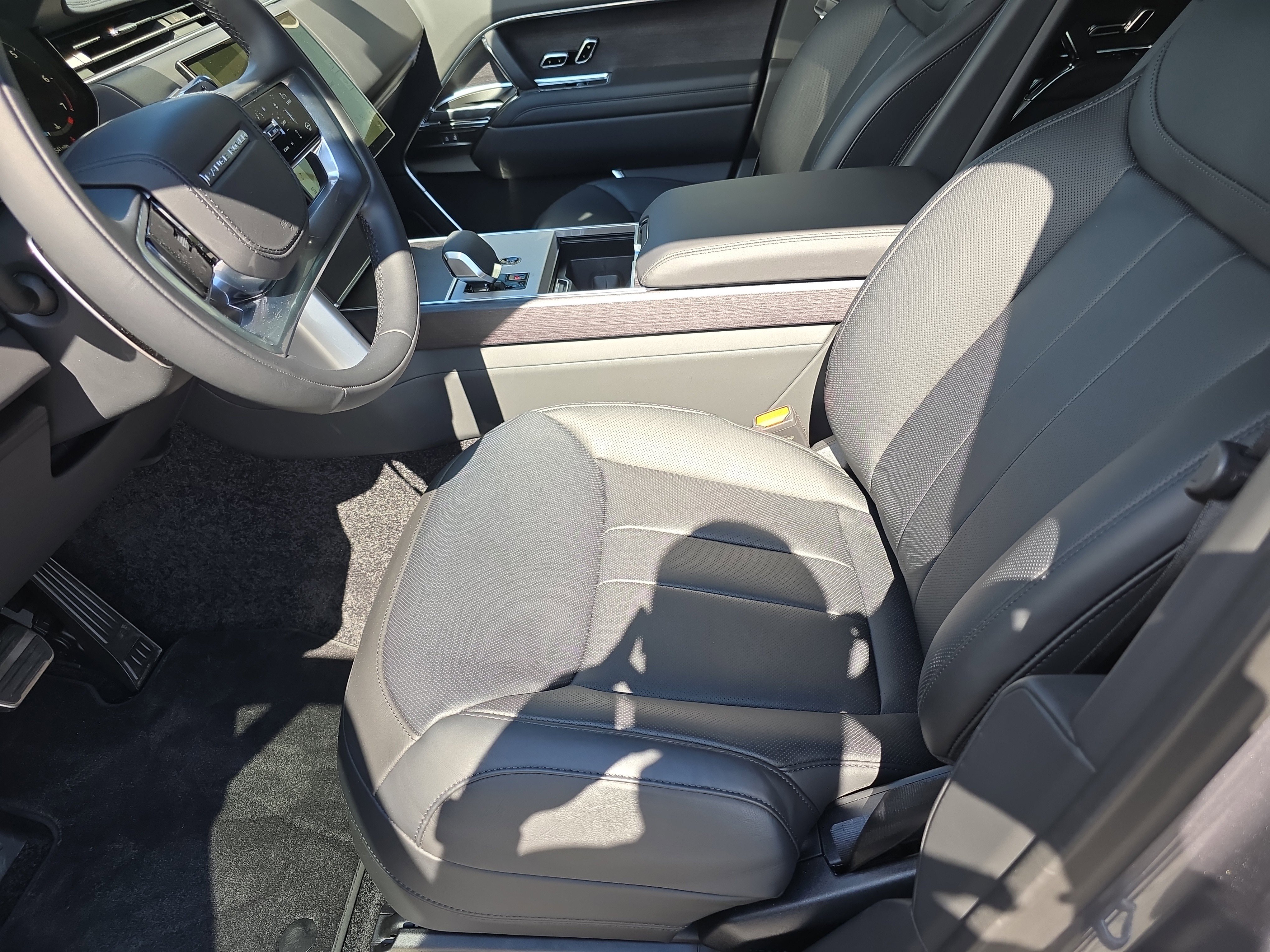 Certified 2026 Land Rover Range Rover SE AWD/4WD image 21