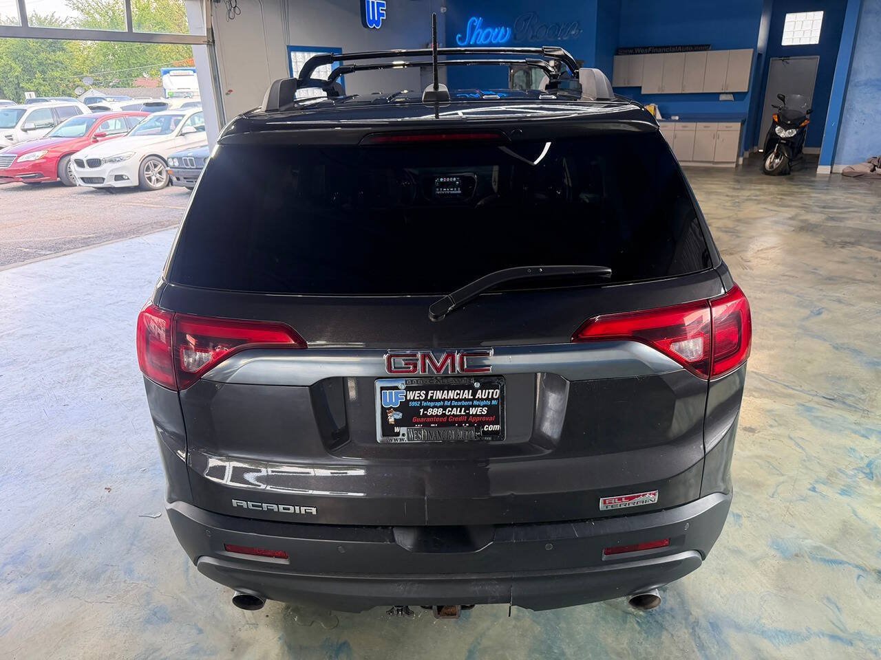 Used 2017 GMC Acadia SLT AWD/4WD image 2