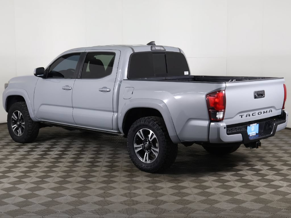 Used 2018 Toyota Tacoma TRD Sport AWD/4WD image 11