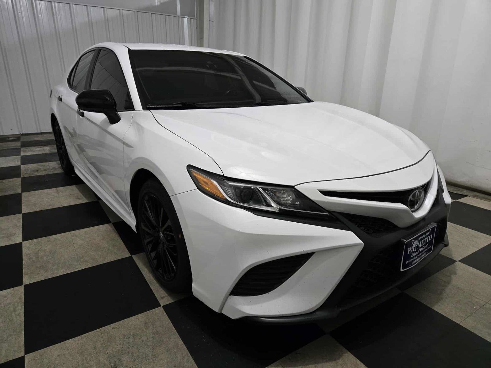 Used 2020 Toyota Camry SE image 3