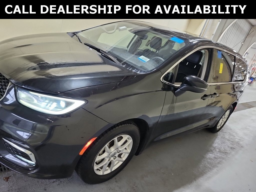 Used 2023 Chrysler Pacifica Touring-L