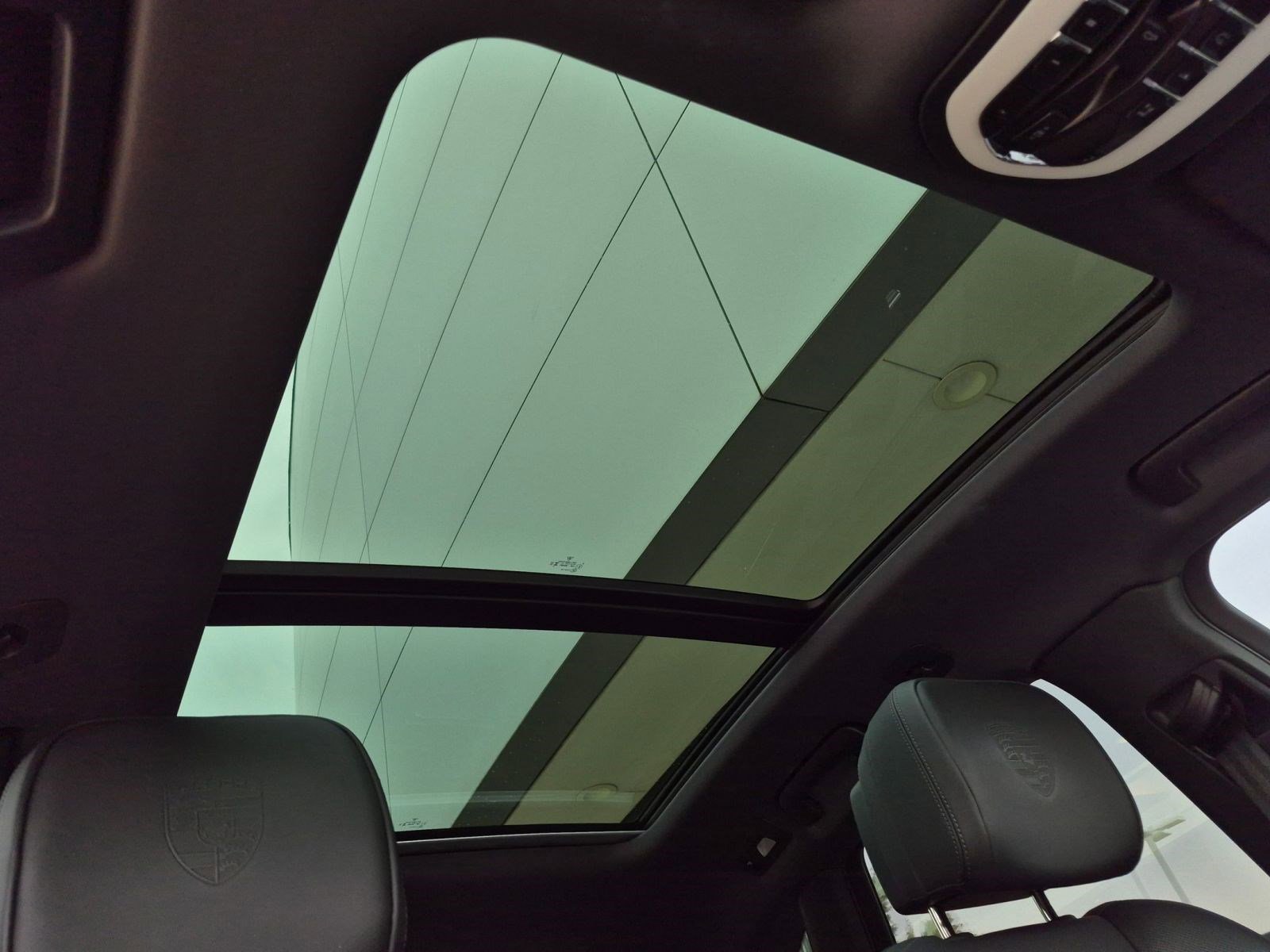 Certified 2026 Porsche Macan AWD/4WD image 27