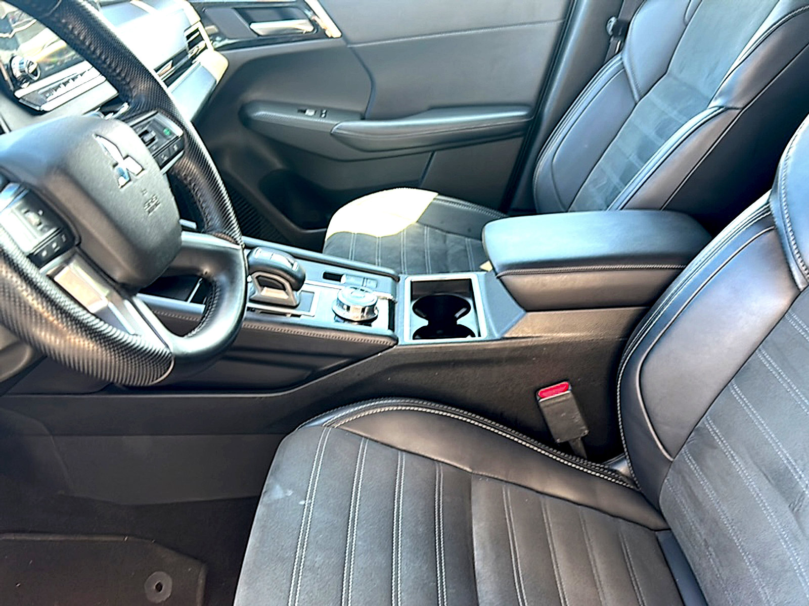 Used 2024 Mitsubishi Outlander SE image 13