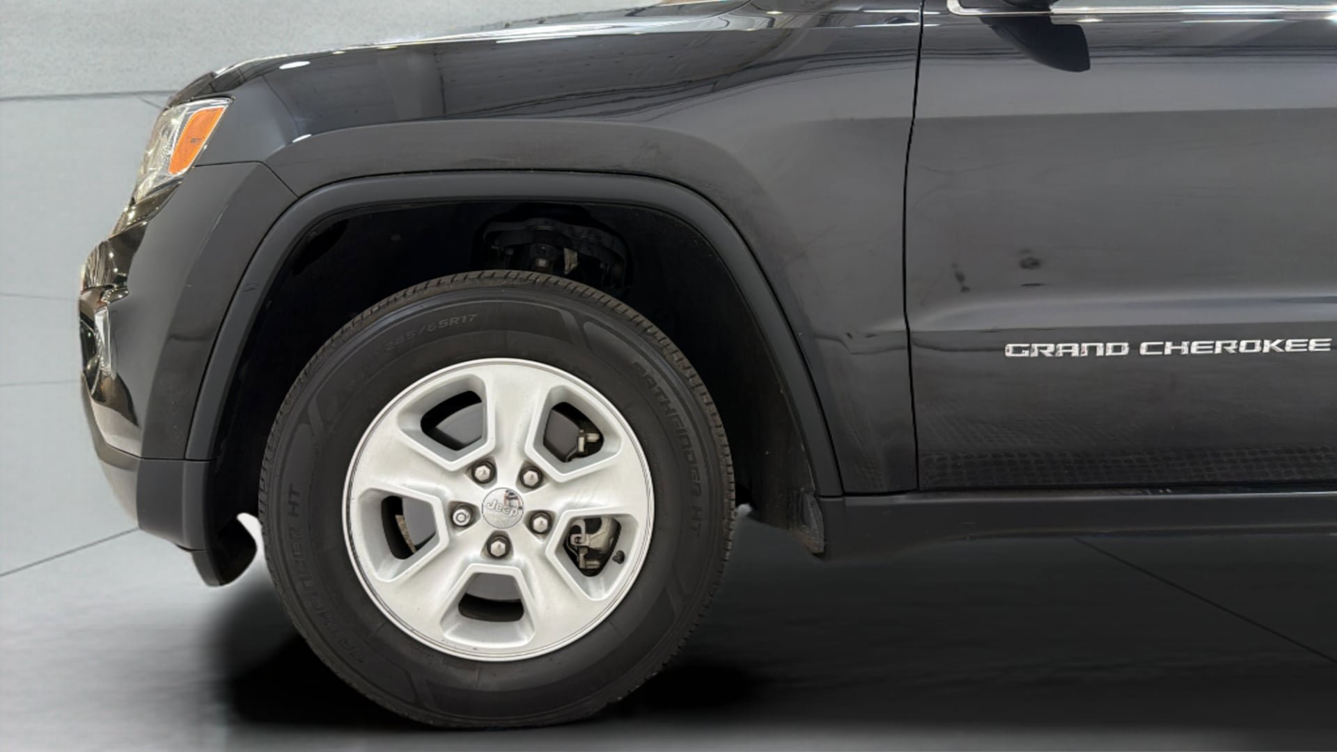 Used 2015 Jeep Grand Cherokee Laredo w/ Quick Order Package 23E RWD image 36