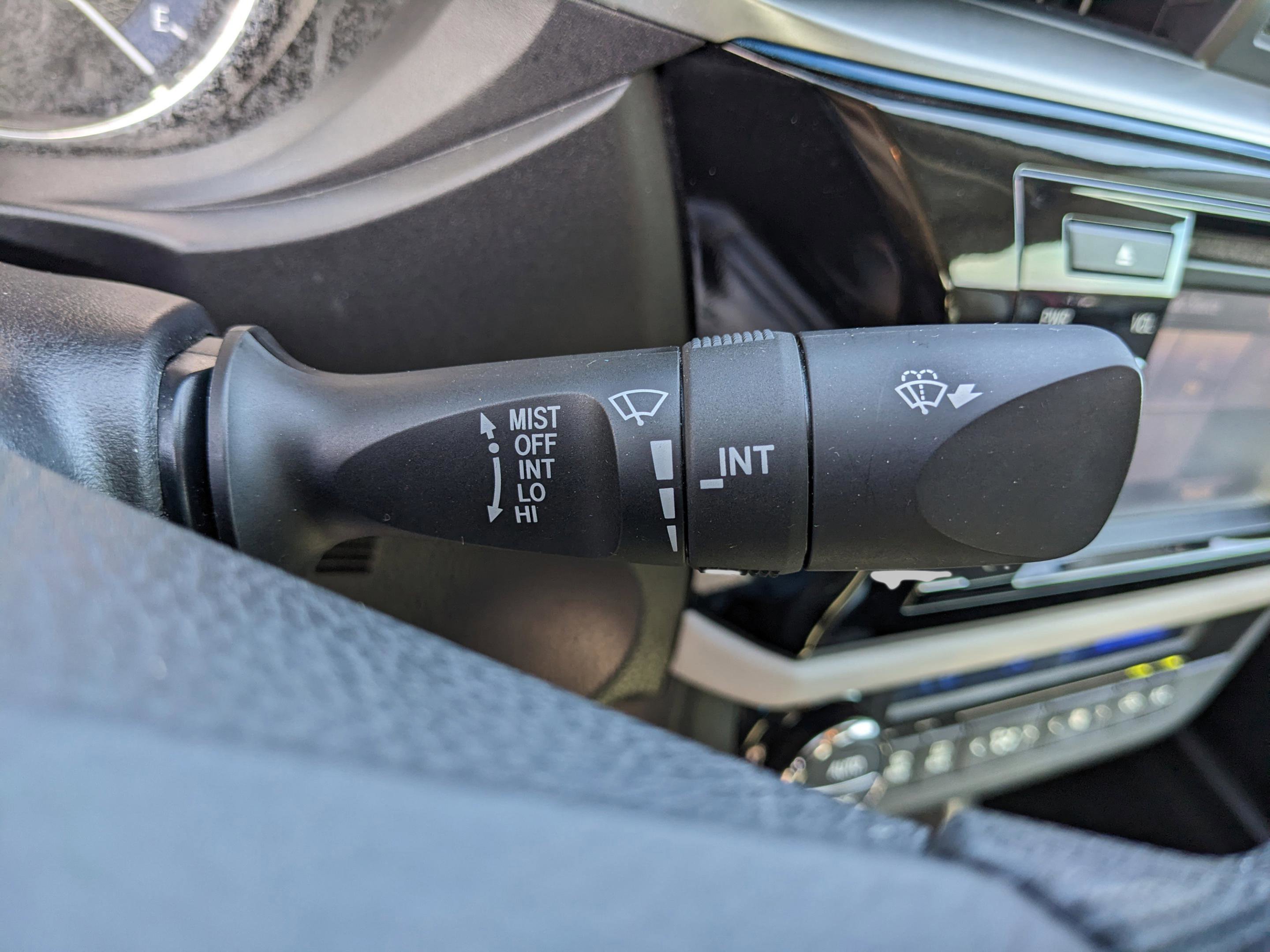 Used 2016 Toyota Corolla LE image 32