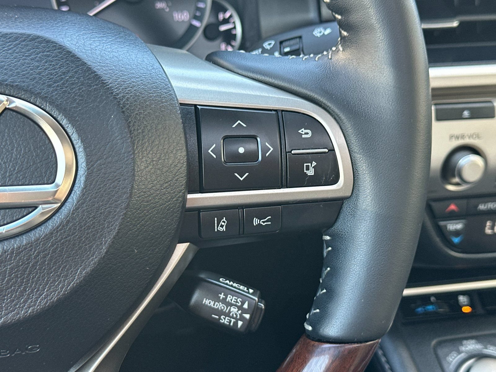 Used 2018 Lexus ES 350 w/ Luxury Package w/Wood Trim FWD image 28