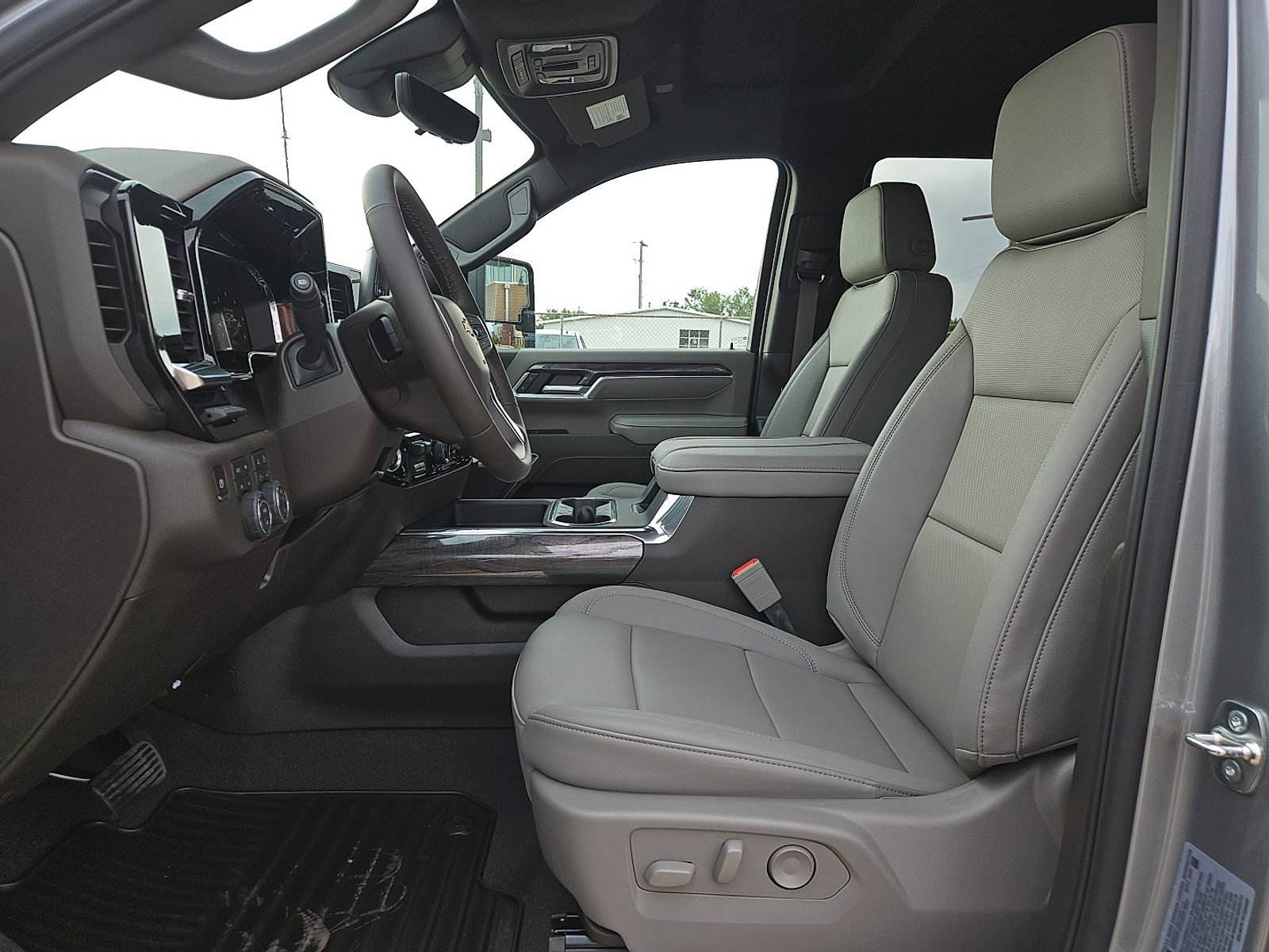 New 2026 Chevrolet Silverado 2500 LTZ w/ LTZ Premium Package AWD/4WD image 15