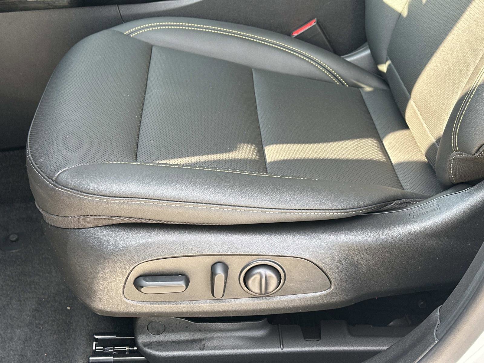 Used 2025 Chevrolet Trax ACTIV w/ Sunroof Package image 16