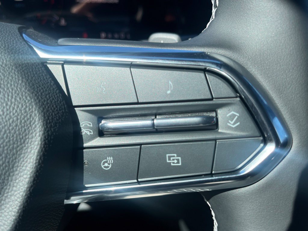 New 2027 Chevrolet Traverse LT w/ Midnight/Sport Edition FWD image 18