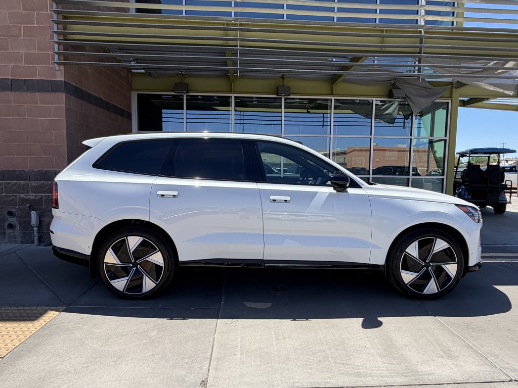 Used 2025 Volvo EX90 Ultra AWD/4WD image 9
