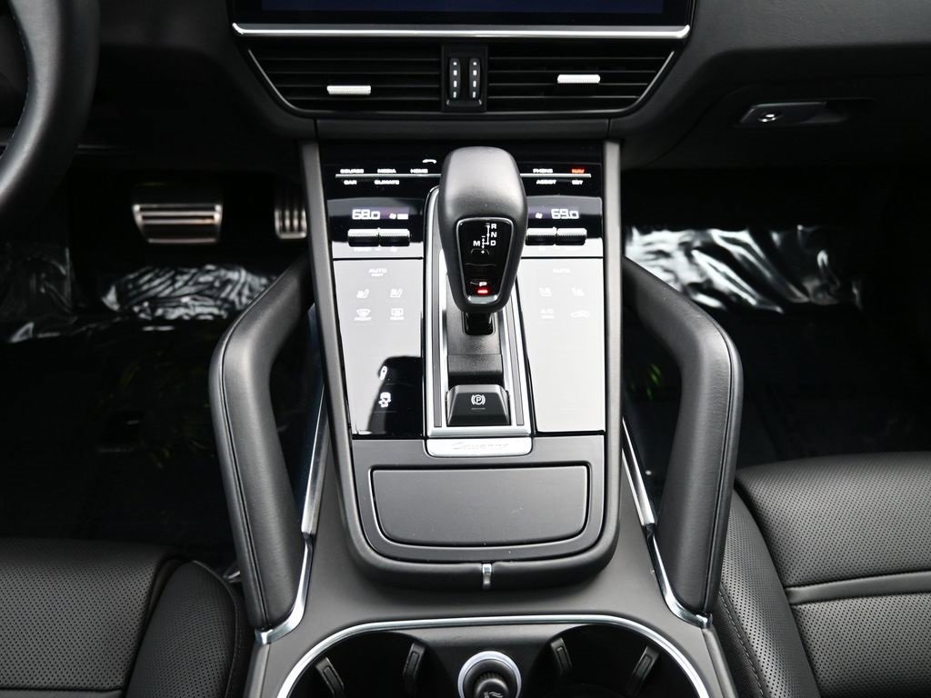 Used 2022 Porsche Cayenne Turbo image 24