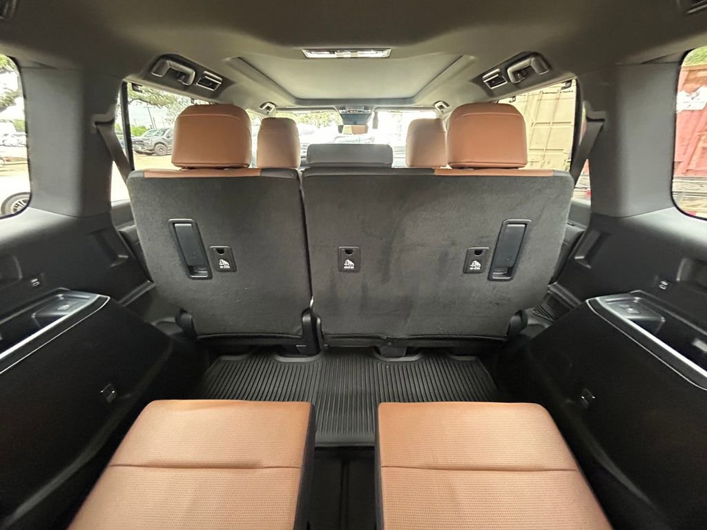 Used 2025 Lexus GX 550 w/ Accessory Package (2T) AWD/4WD image 16