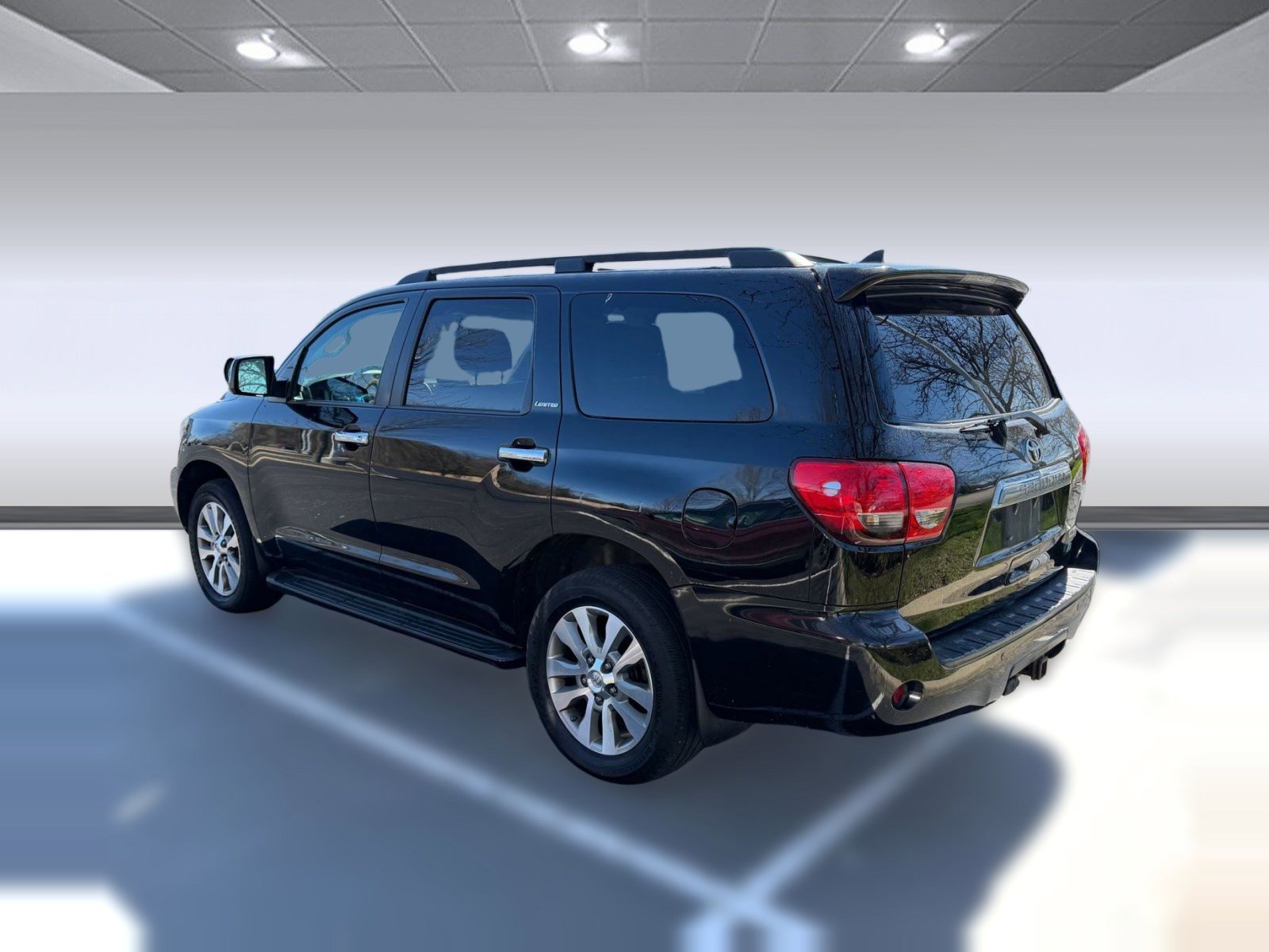 Used 2017 Toyota Sequoia Limited w/ Safety & Convenience Package image 3