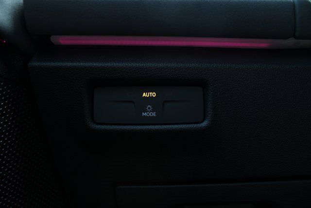 New 2025 Volkswagen Tiguan SE R-Line image 20