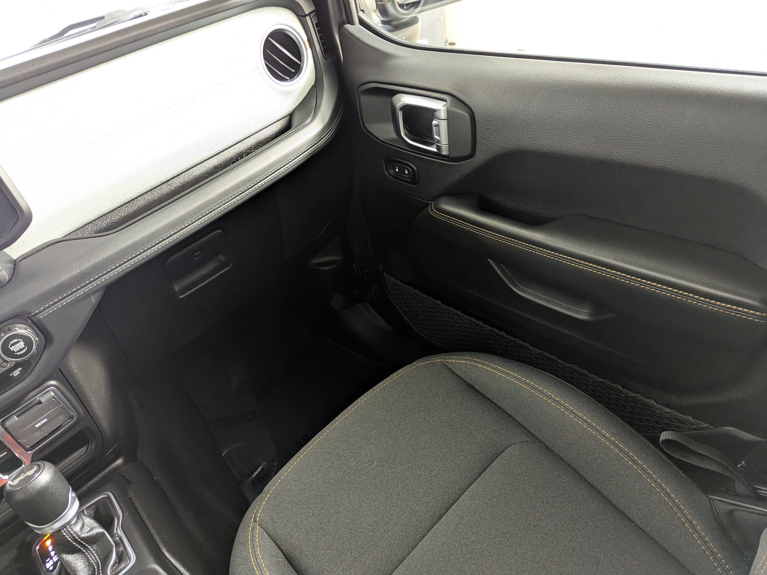 Used 2025 Jeep Wrangler Sahara AWD/4WD image 11