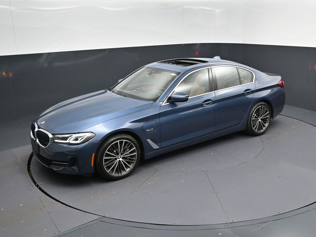 Used 2023 BMW 530e xDrive w/ Convenience Package image 1