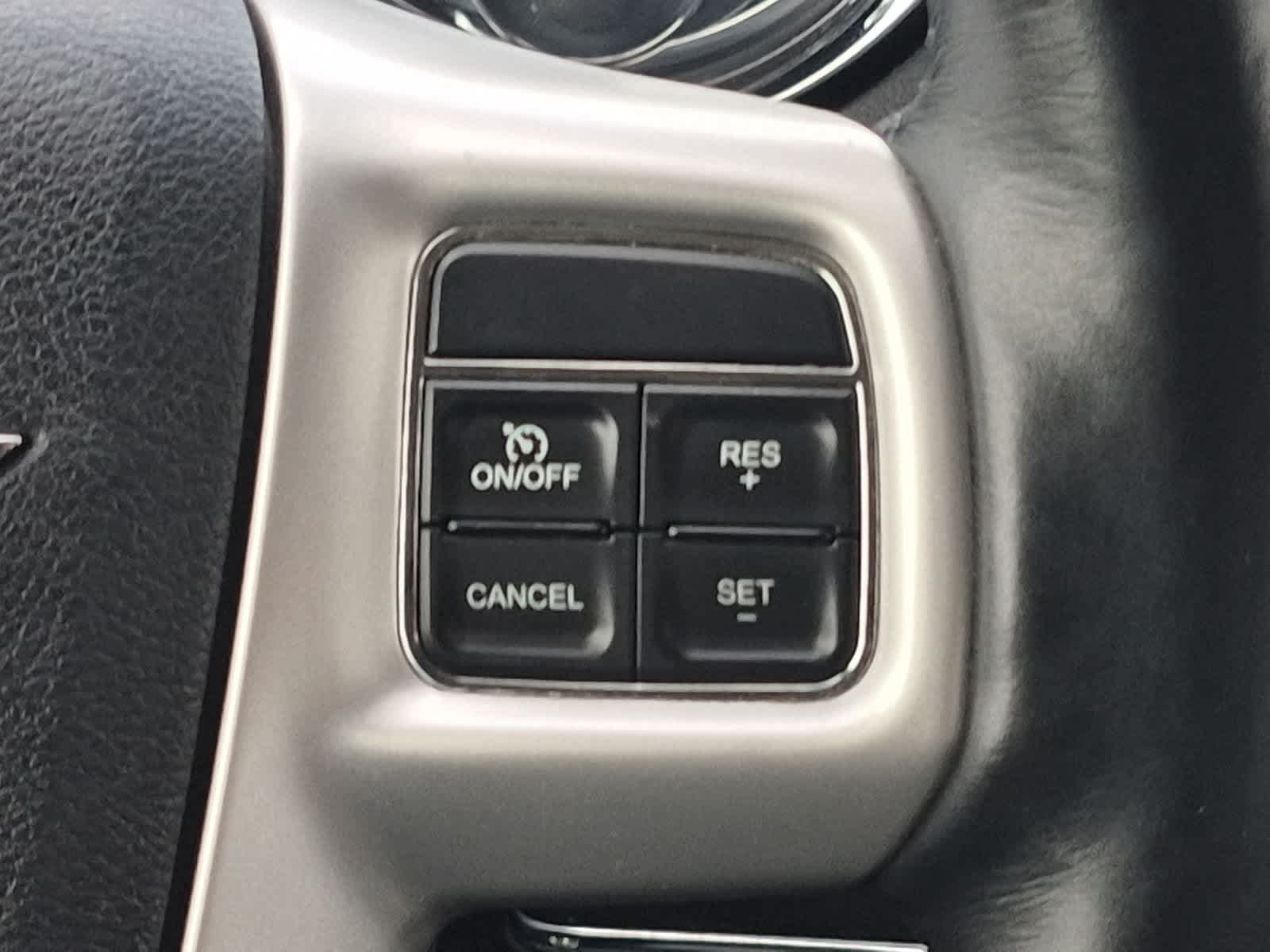 Used 2014 Chrysler Town & Country Touring-L w/ Driver Convenience Group FWD image 24