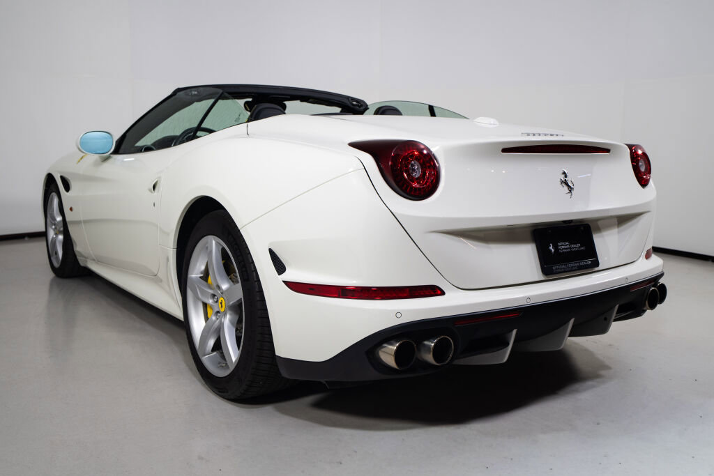 Used 2017 Ferrari California T RWD image 23