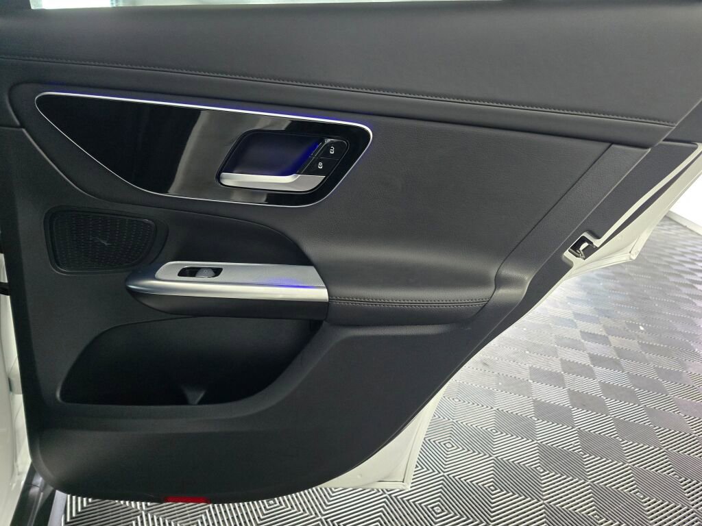 Used 2024 Mercedes-Benz GLC 300 4MATIC image 40