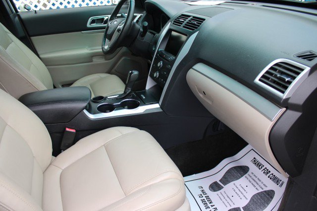 Used 2015 Ford Explorer XLT w/ Equipment Group 202A FWD image 9