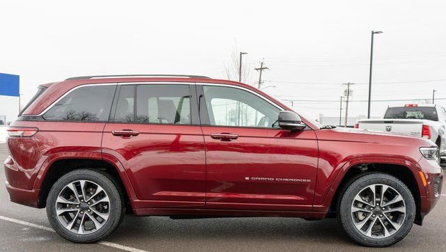 Used 2023 Jeep Grand Cherokee Overland w/ Luxury Tech Group IV AWD/4WD image 5