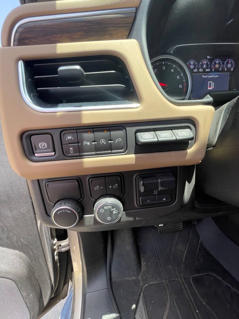Used 2021 Chevrolet Tahoe Premier w/ Premium Package RWD image 12