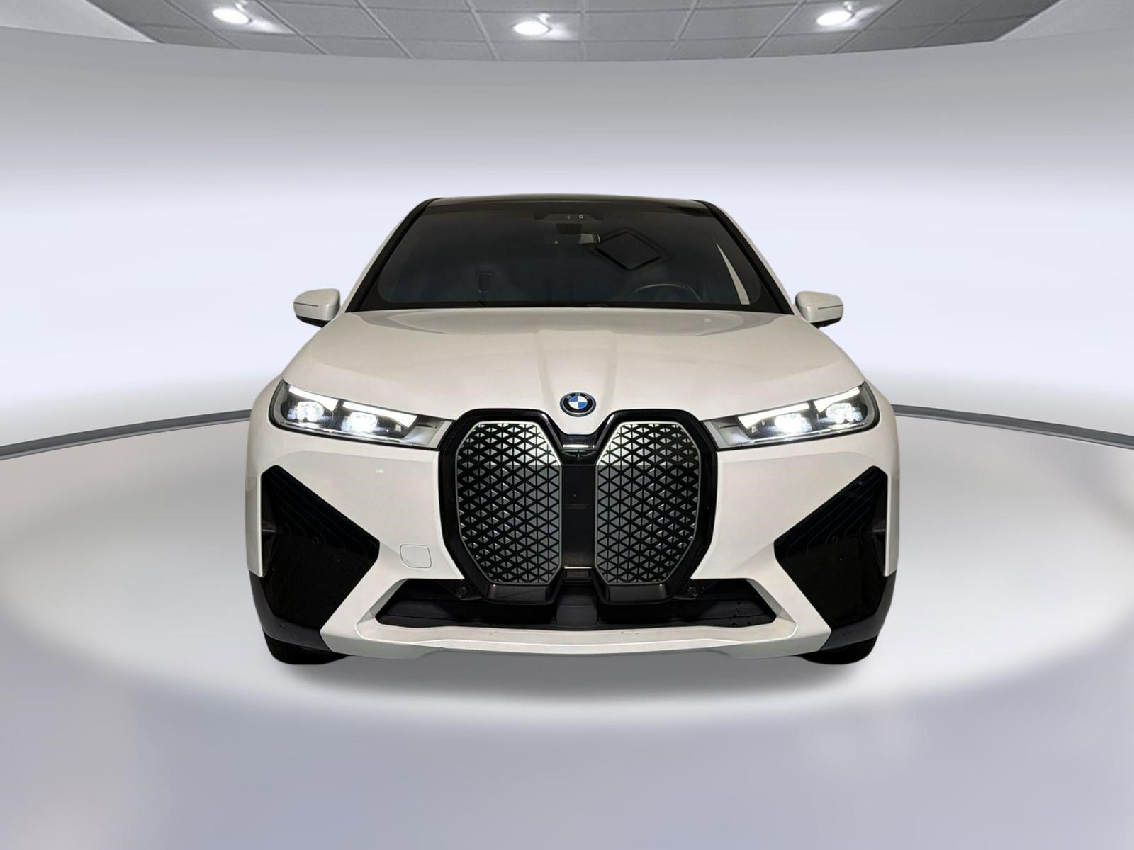 Used 2024 BMW iX xDrive50 w/ Sport Package AWD/4WD image 6