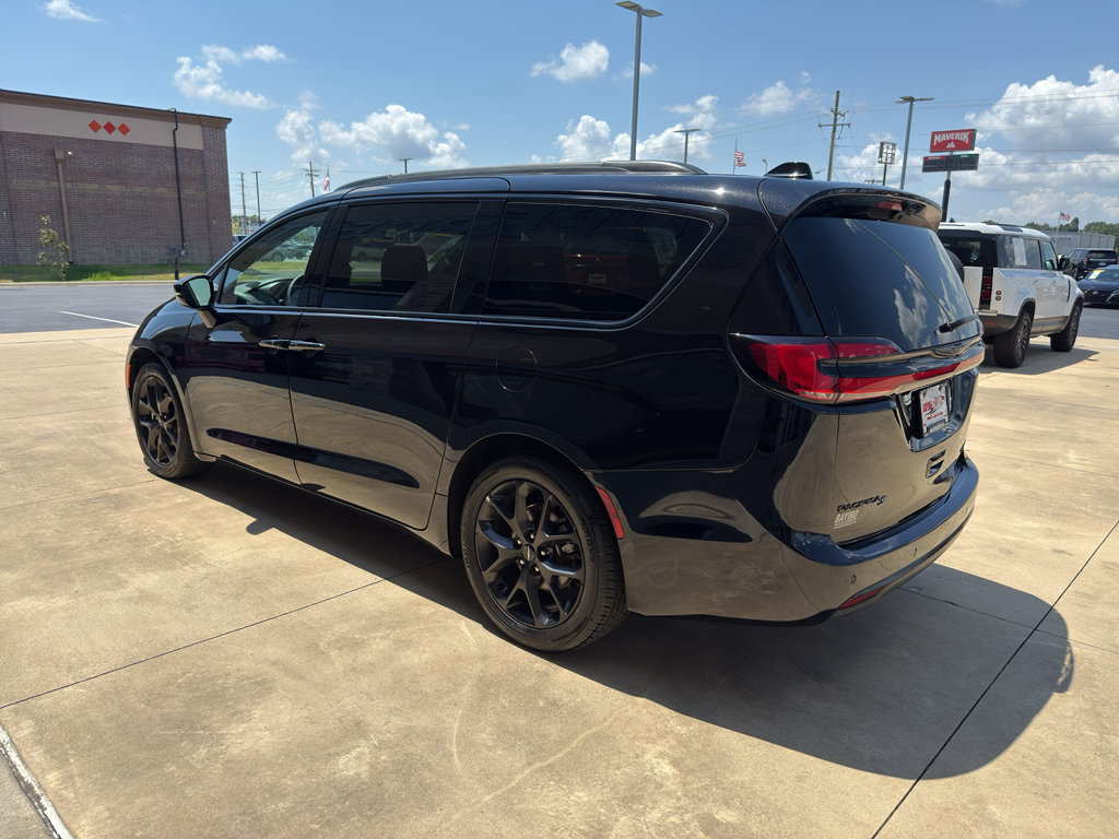 Used 2025 Chrysler Pacifica Limited FWD image 7