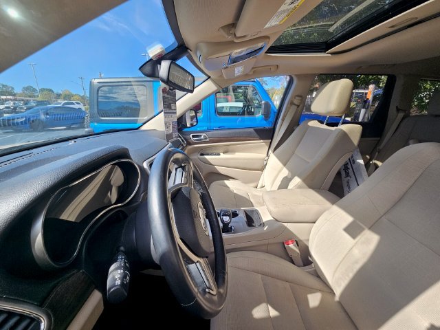 Used 2014 Jeep Grand Cherokee Laredo w/ Security & Convenience Group AWD/4WD image 9