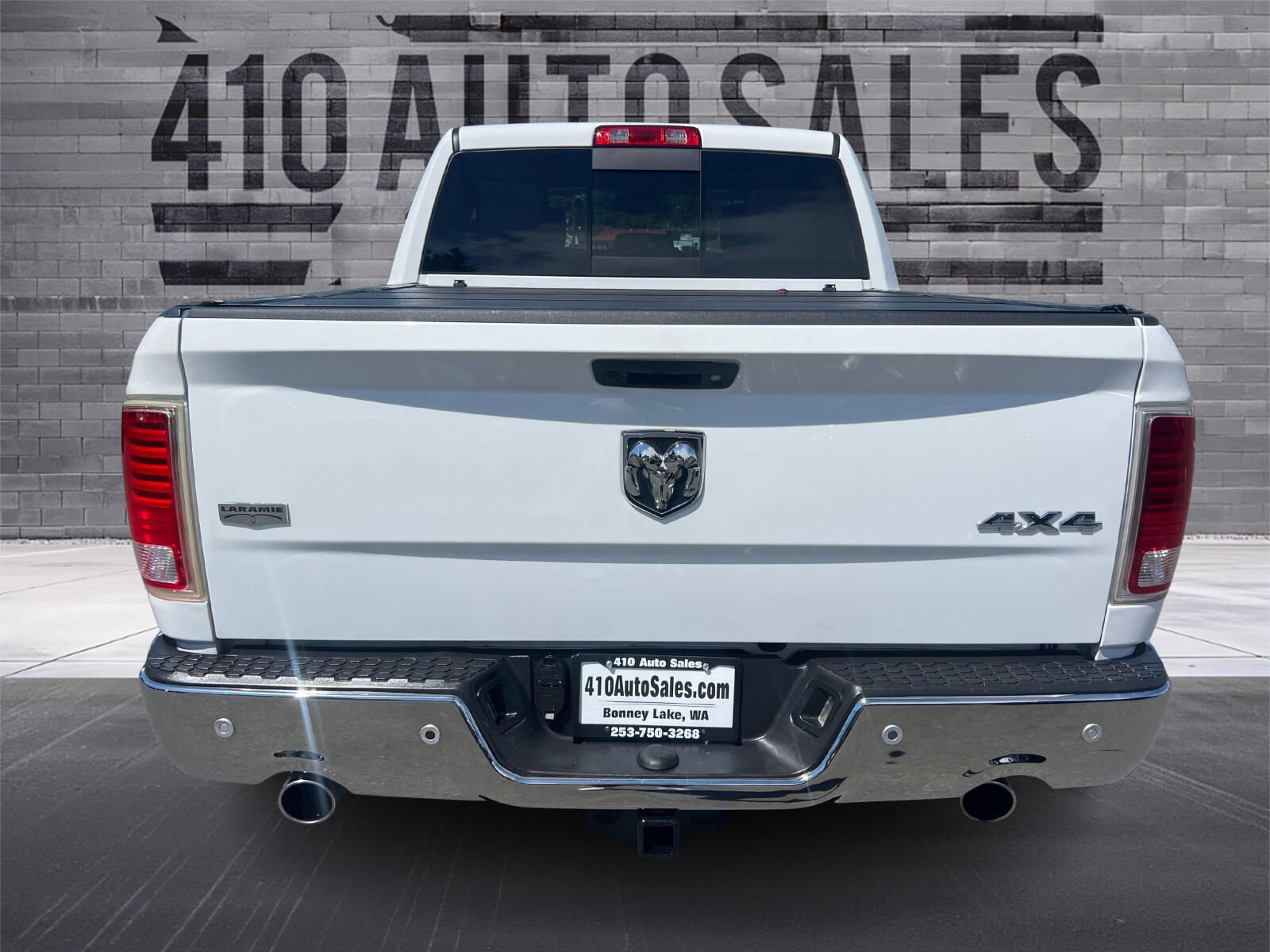 Used 2018 RAM 1500 Laramie AWD/4WD image 2