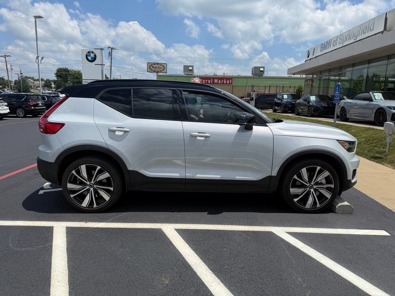 Used 2021 Volvo XC40 P8 Recharge w/ Advanced Package AWD/4WD image 5
