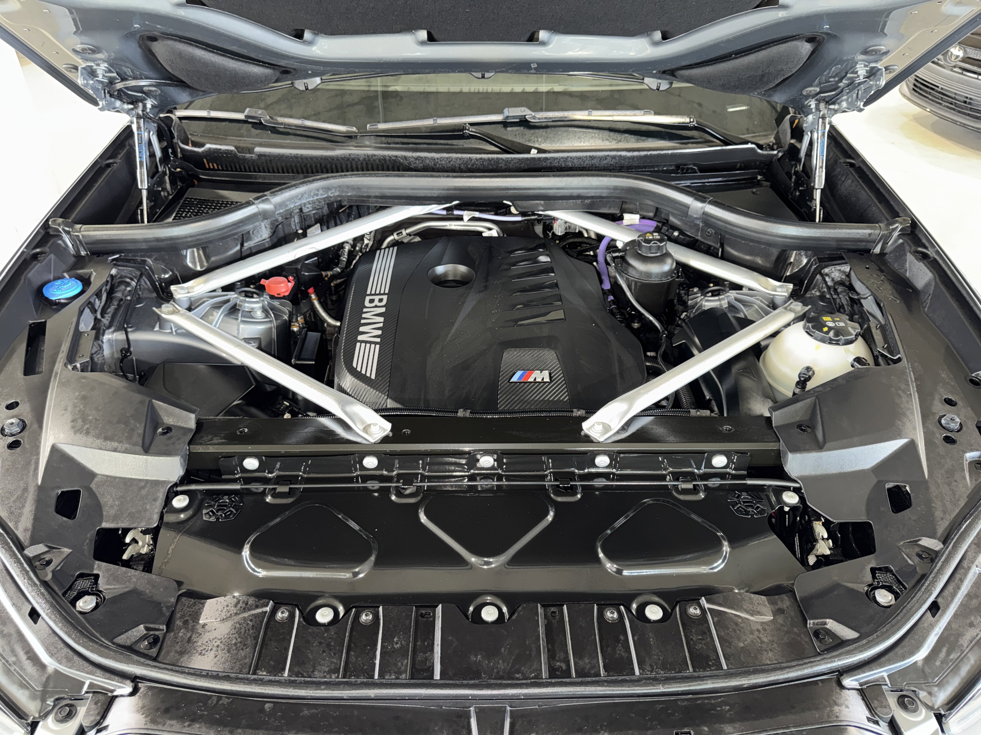 Used 2025 BMW X6 xDrive40i w/ Climate Comfort Package image 35