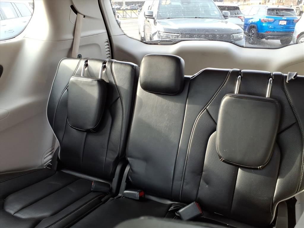 Certified 2023 Chrysler Pacifica Limited image 15