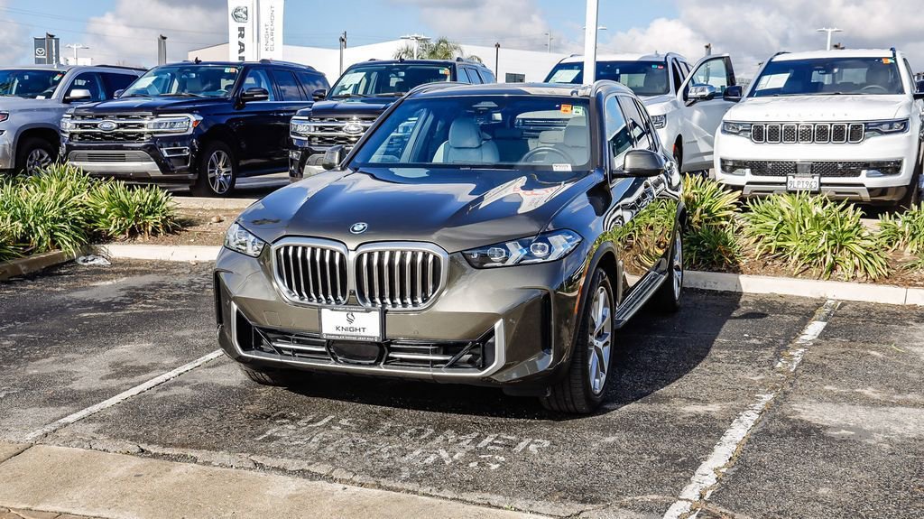 Used 2024 BMW X5 xDrive50e w/ Premium Package image 4