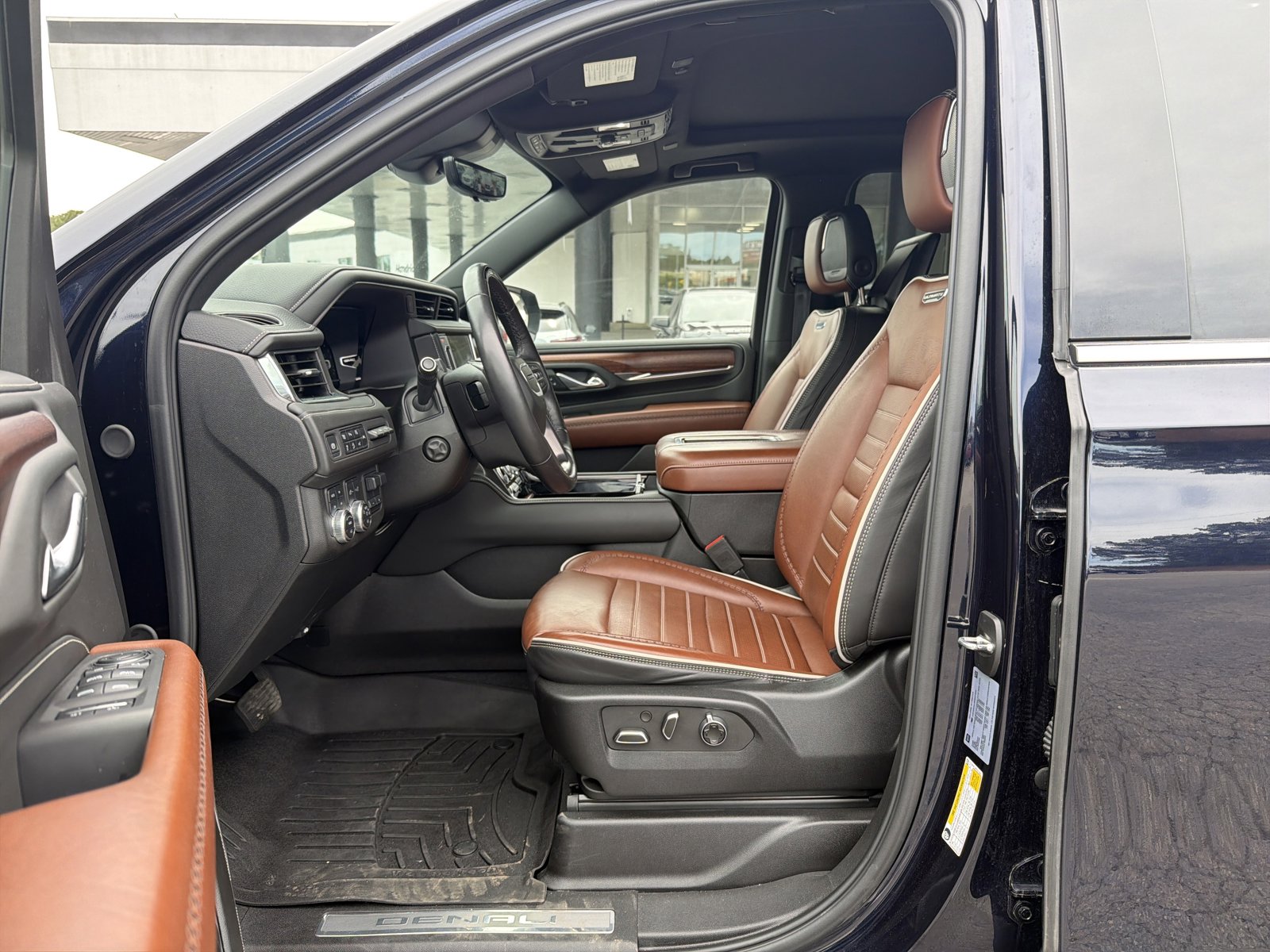Used 2024 GMC Yukon XL Denali Ultimate AWD/4WD image 14