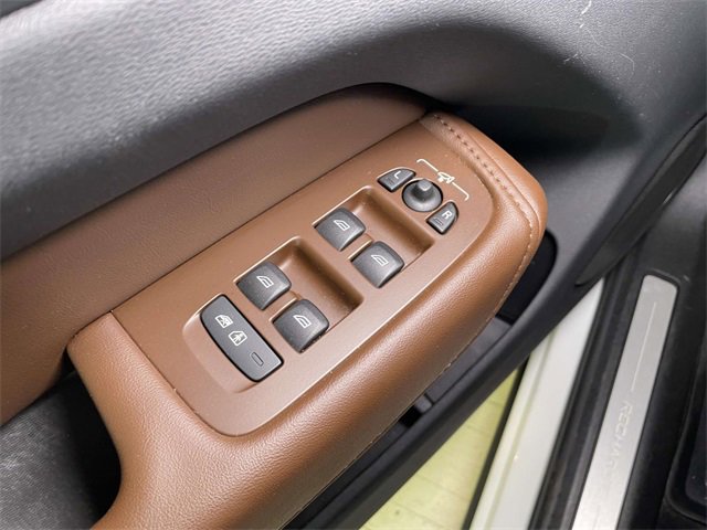 Used 2022 Volvo XC60 T8 Inscription w/ Advanced Package image 35