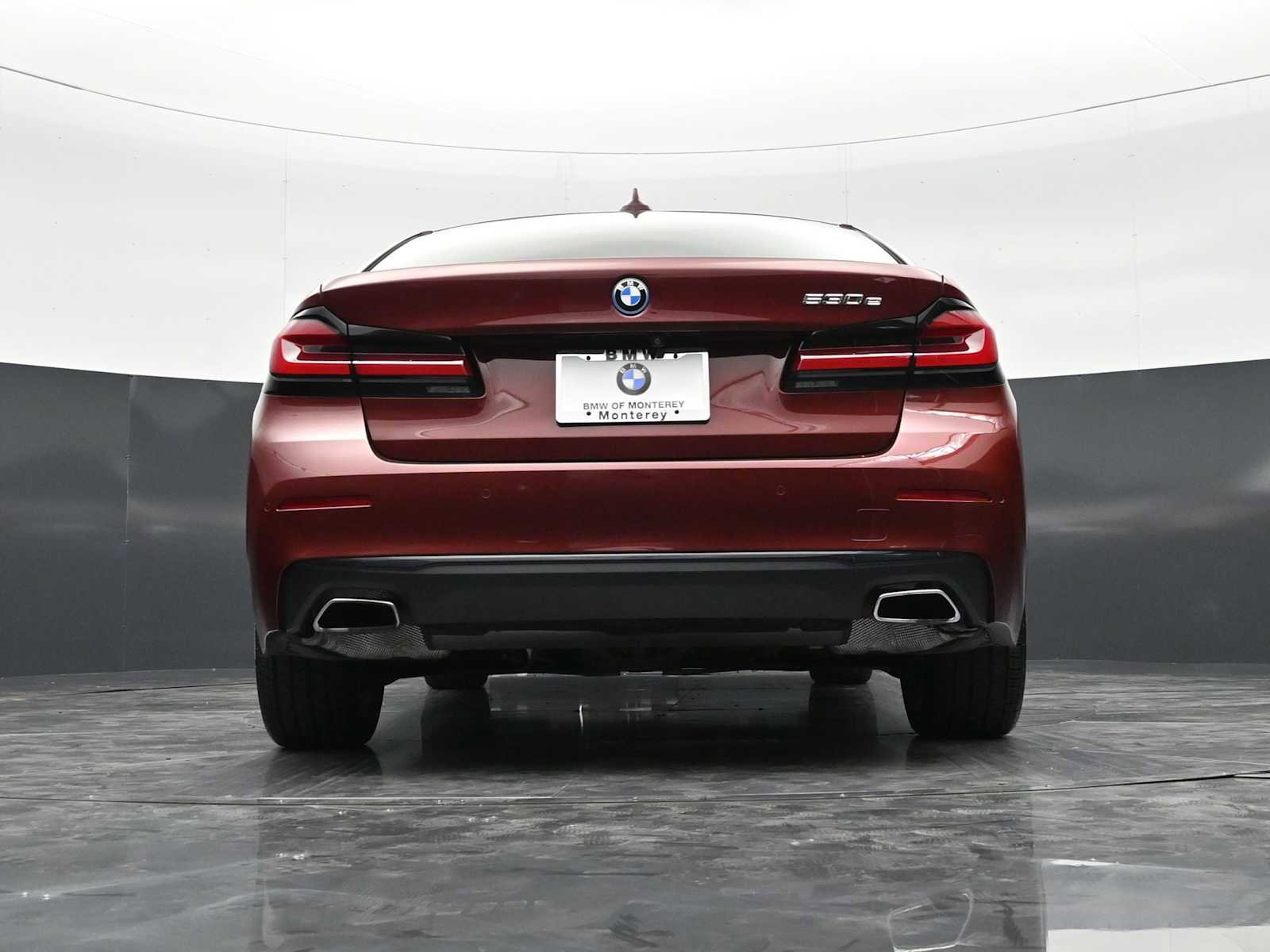 Used 2023 BMW 530e w/ Premium Package image 28