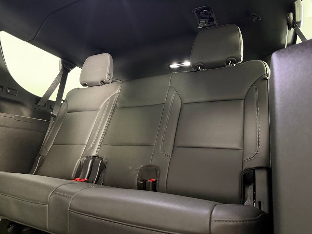 Used 2025 Chevrolet Suburban Z71 AWD/4WD image 29